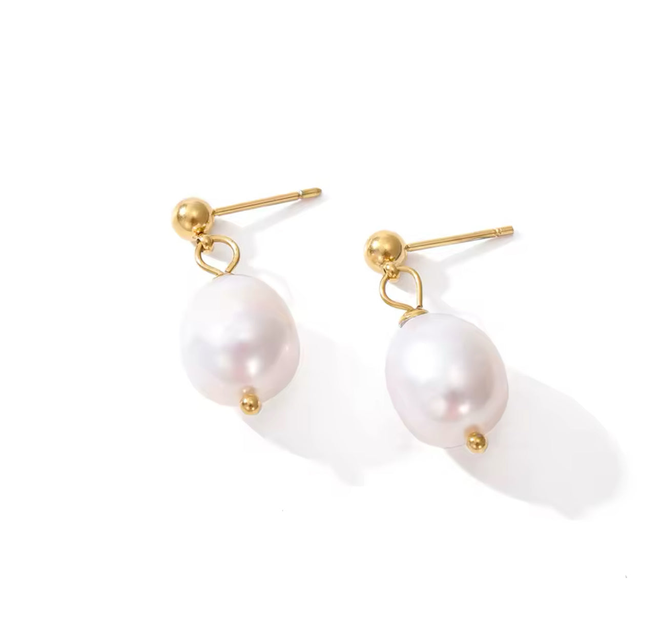 Naomi Pearl Earring