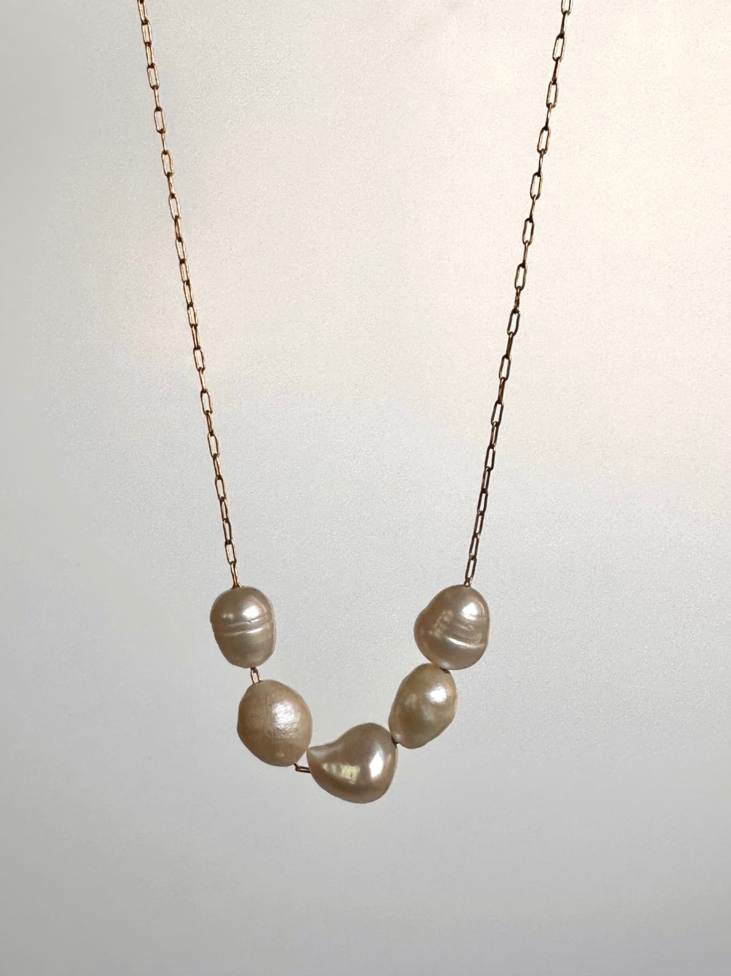 The necklace features 5 mother of pearls on a delicate yet gorgeous necklace.