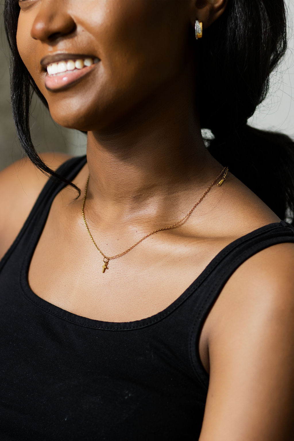 Lois Dainty Cross Necklace